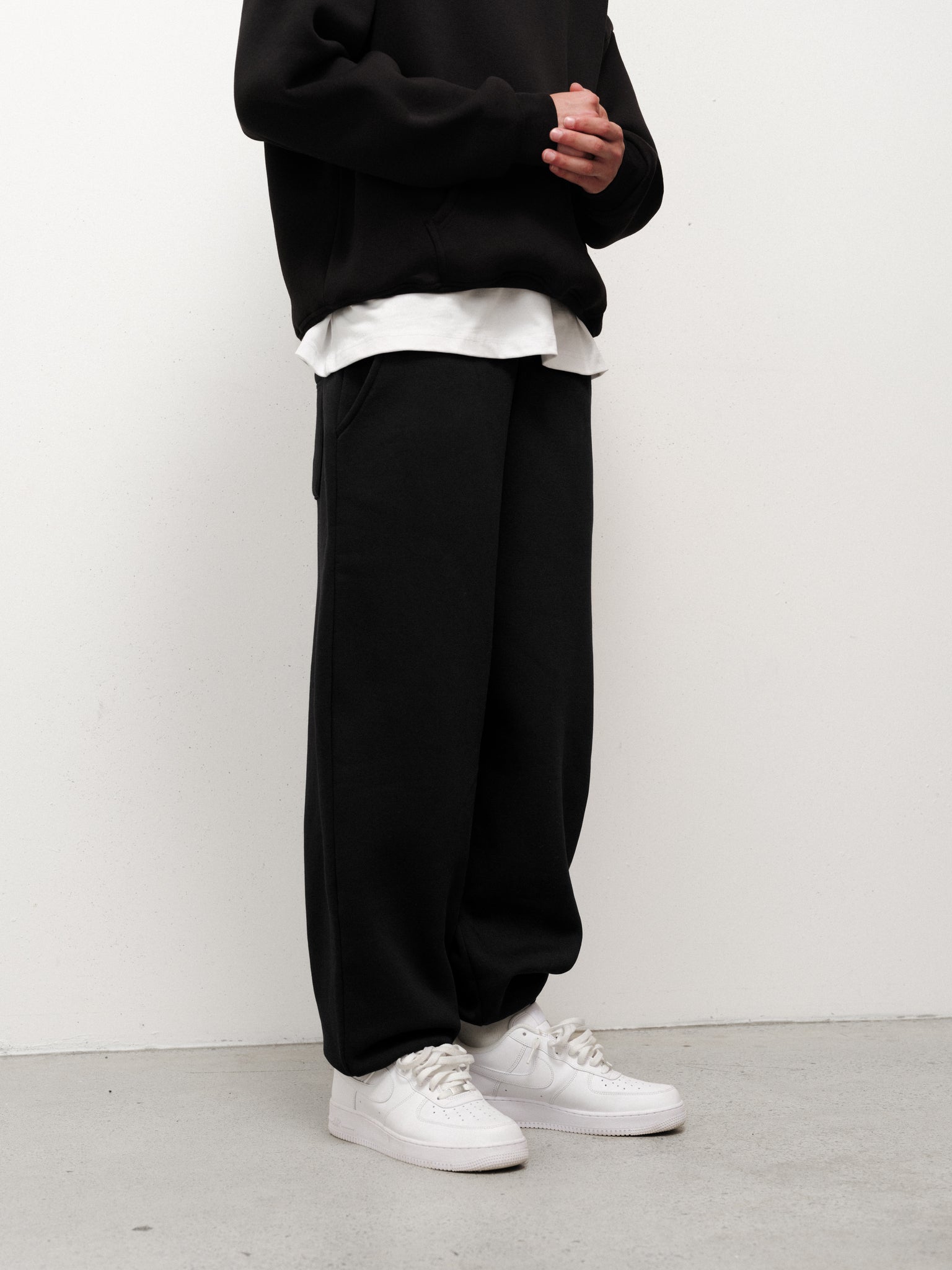 Black Cozy Sweatpant from Sweats EU, soft casual loungewear with elastic waistband and relaxed fit.