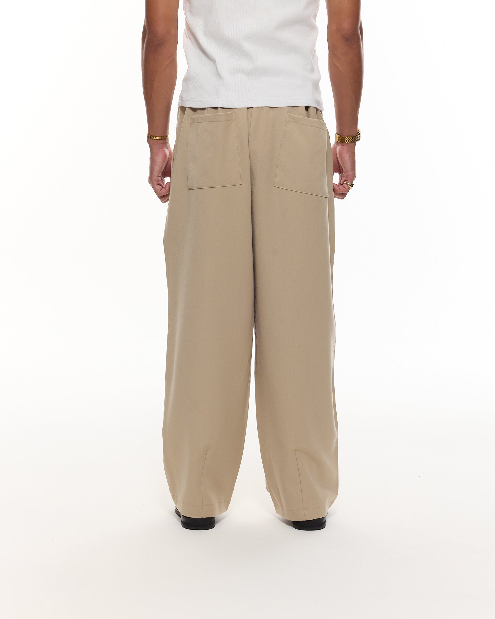 PLEATED PANT - SAND - SWEATS EU