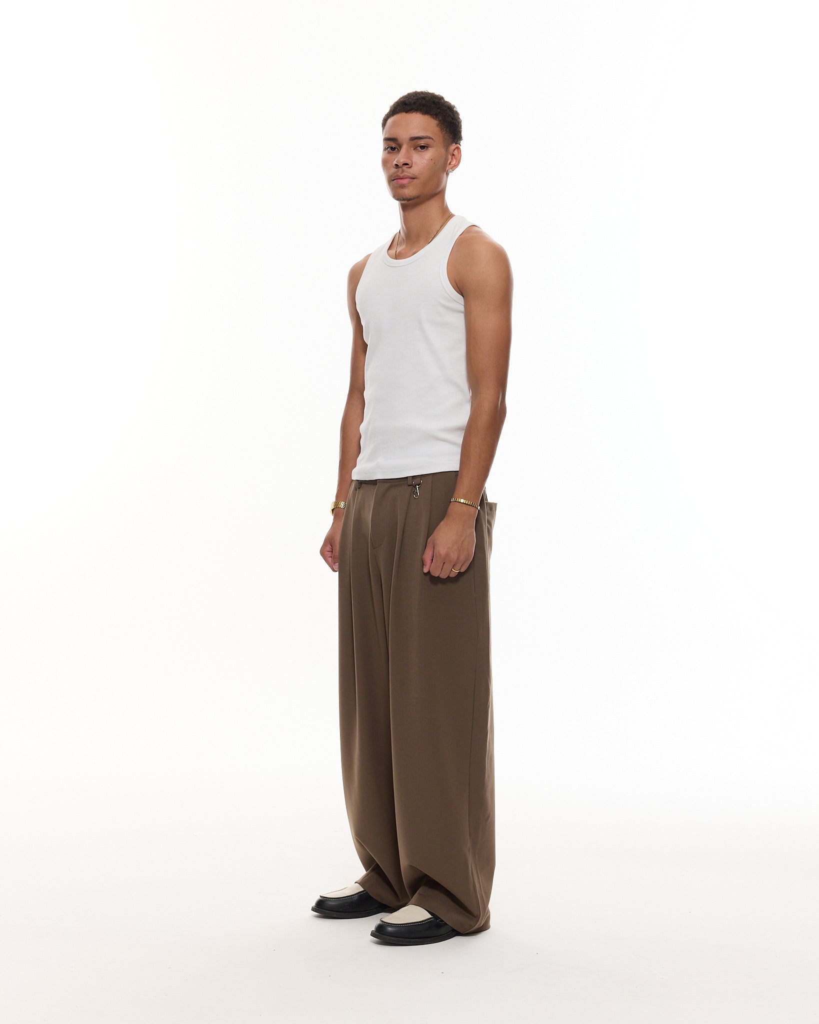 PLEATED PANT - BROWN