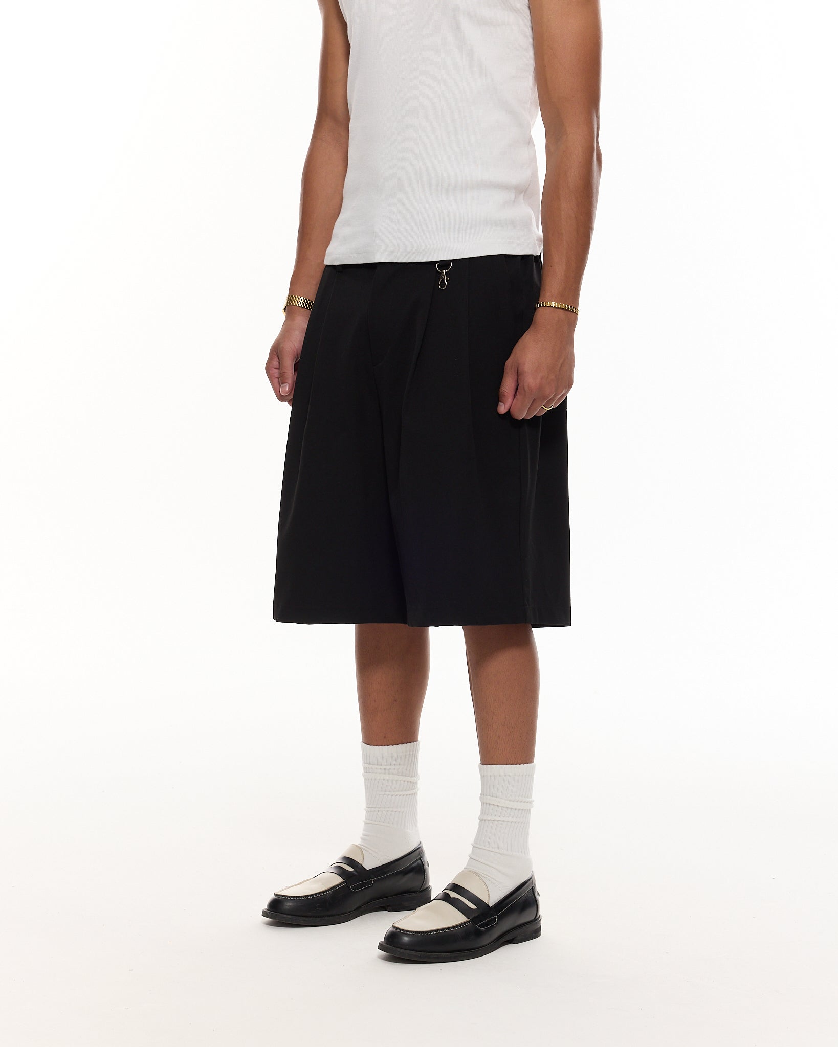 PLEATED SHORT - BLACK - SWEATS EU