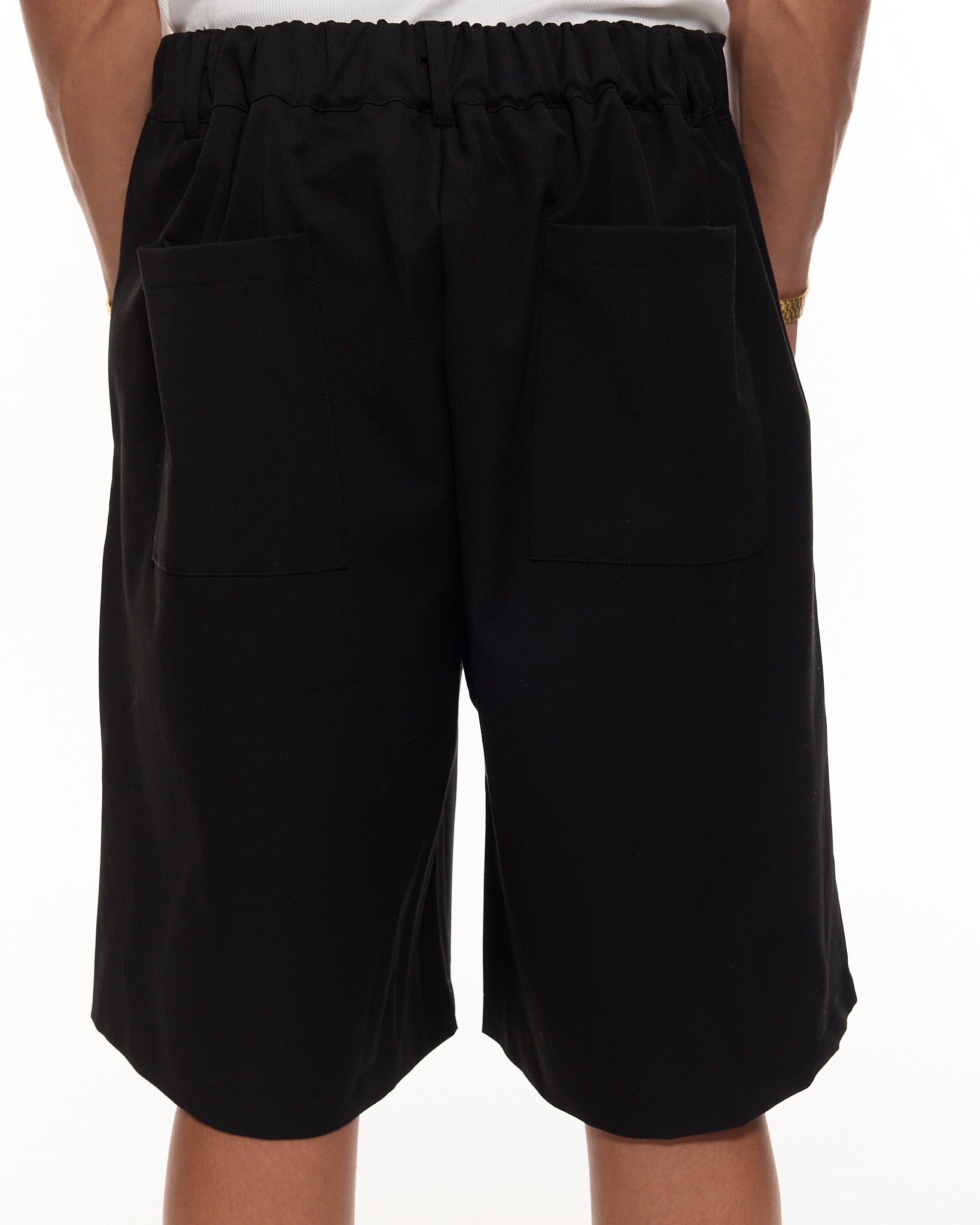 PLEATED SHORT - BLACK - SWEATS EU