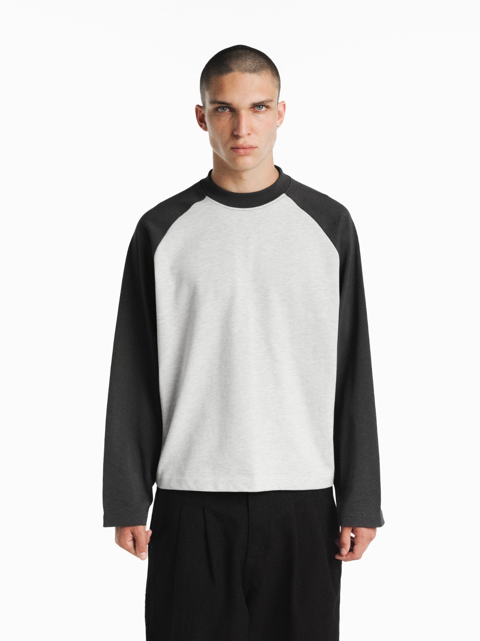 Long-sleeve raglan t-shirt from SWEATS EU in arctic and granite colors, featuring a casual fit and comfortable fabric.