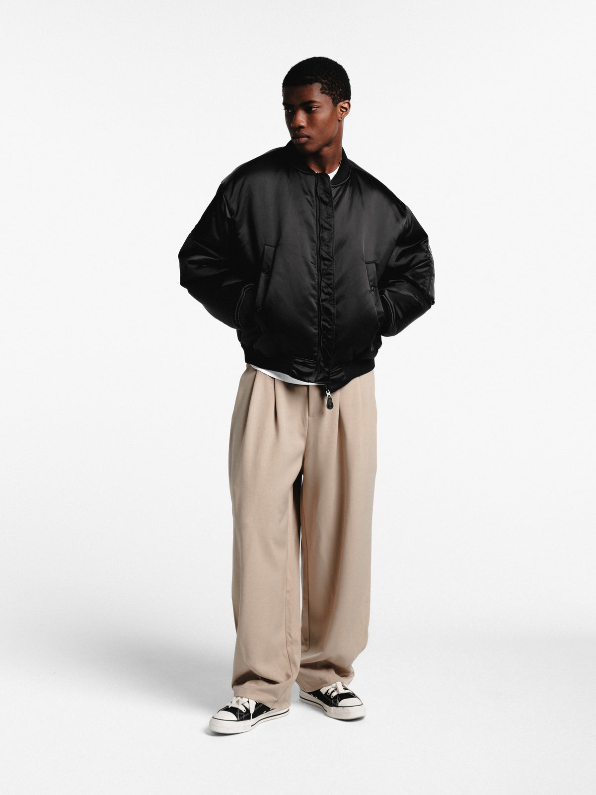 Sand-colored pleated pants by Sweats EU, featuring a tailored fit and stylish pleats, shown on a model.