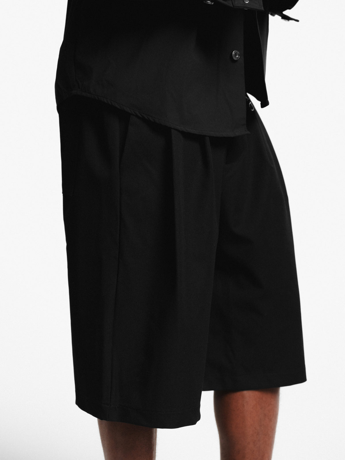 Black pleated shorts from Sweats EU, showing the front view with pleats and a comfortable fit.