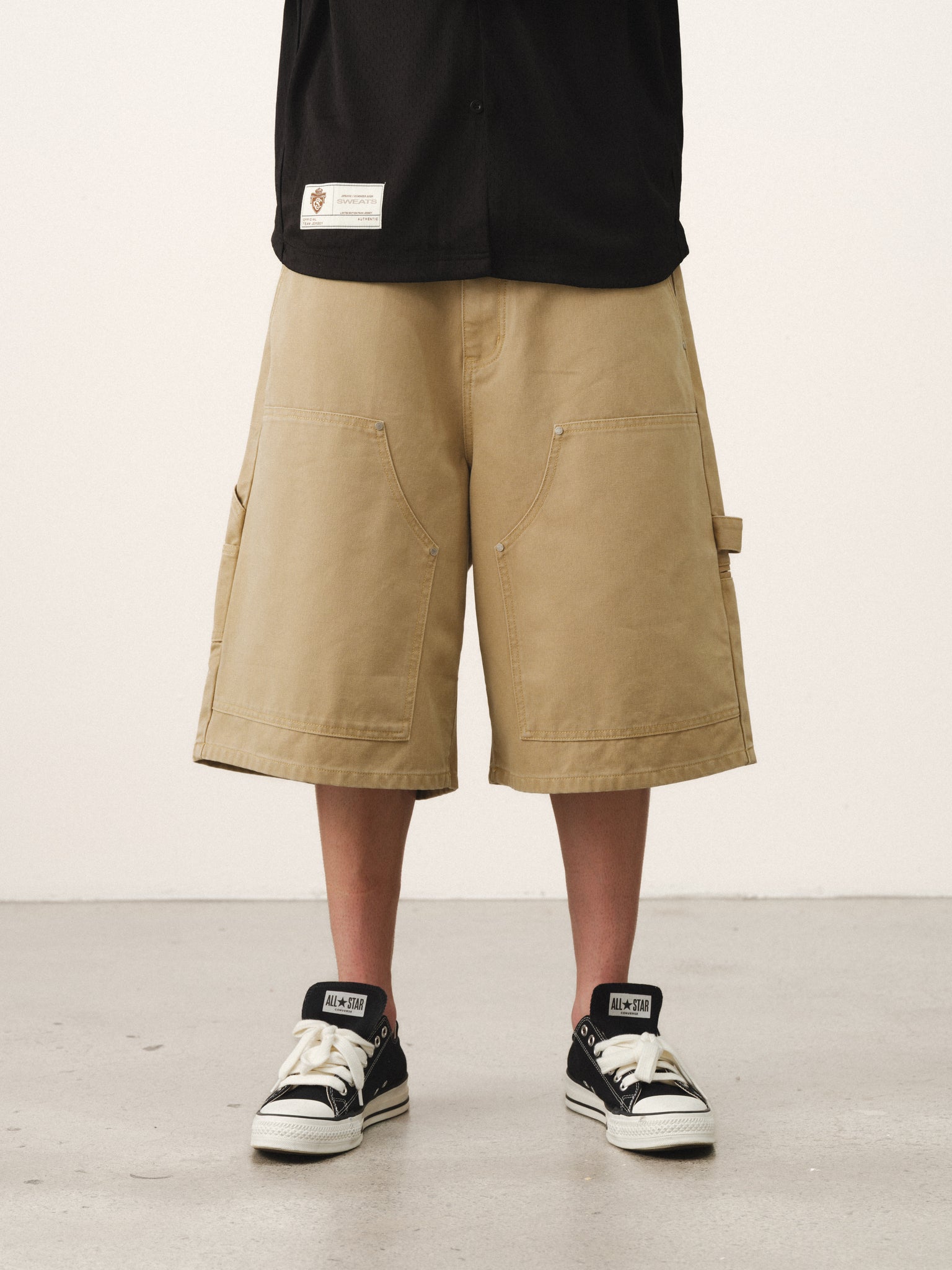 Sand-colored double knee shorts by Sweats EU, casual summer shorts with reinforced knee patches and a relaxed fit.