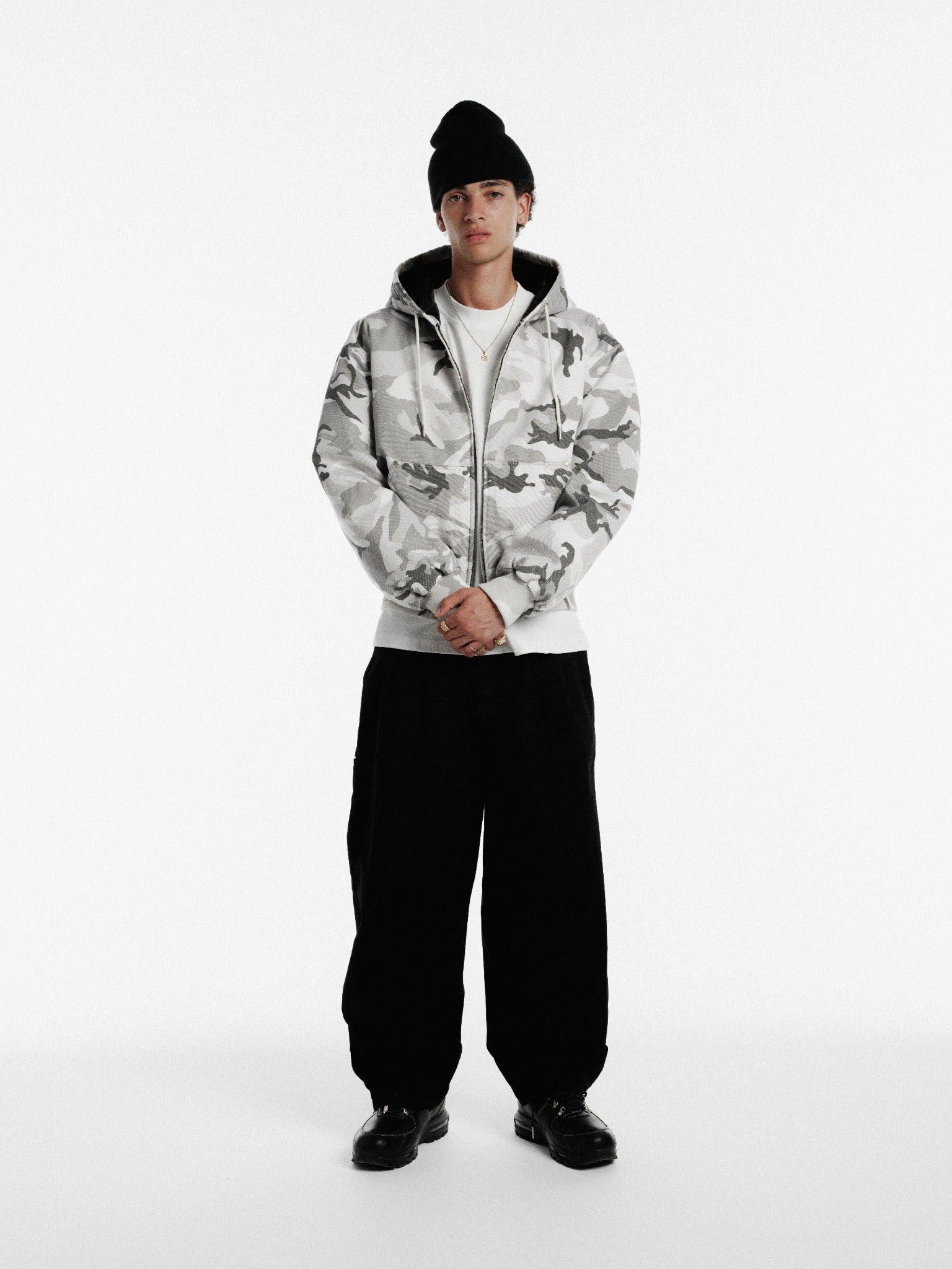 Snow camo workwear hoodie from SWEATS EU, featuring durable fabric and a comfortable fit for outdoor work.