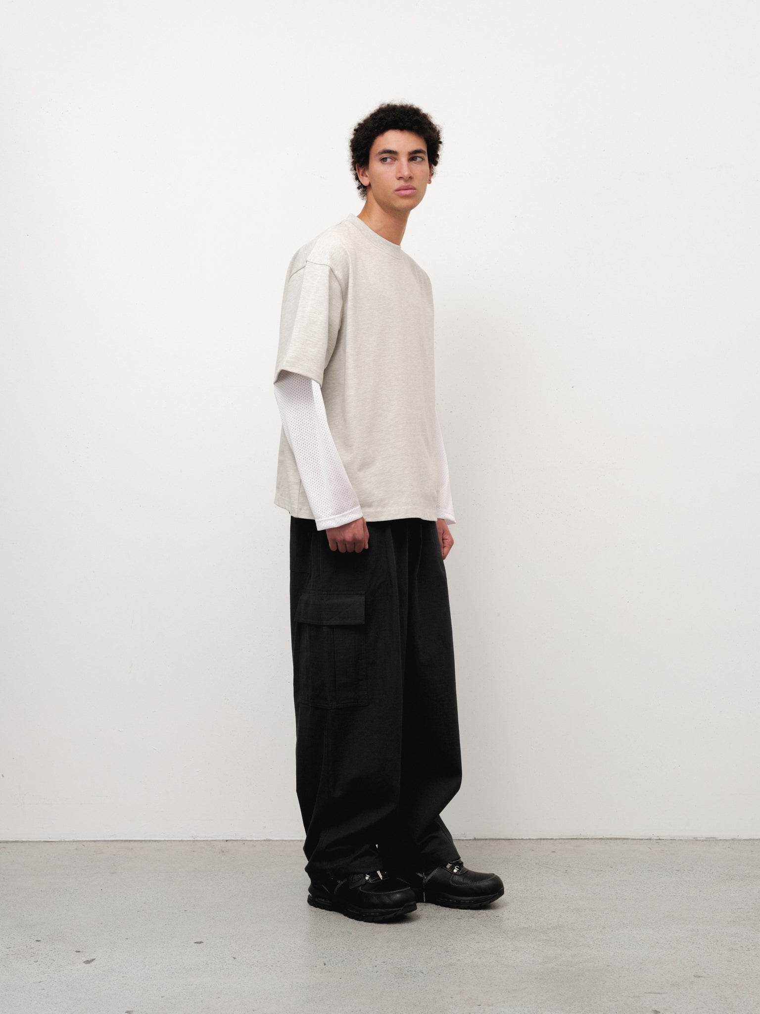Black SIGNATURE BLANK T-shirt by SWEATS EU, displayed flat with front view, showcasing its simple, classic design.
