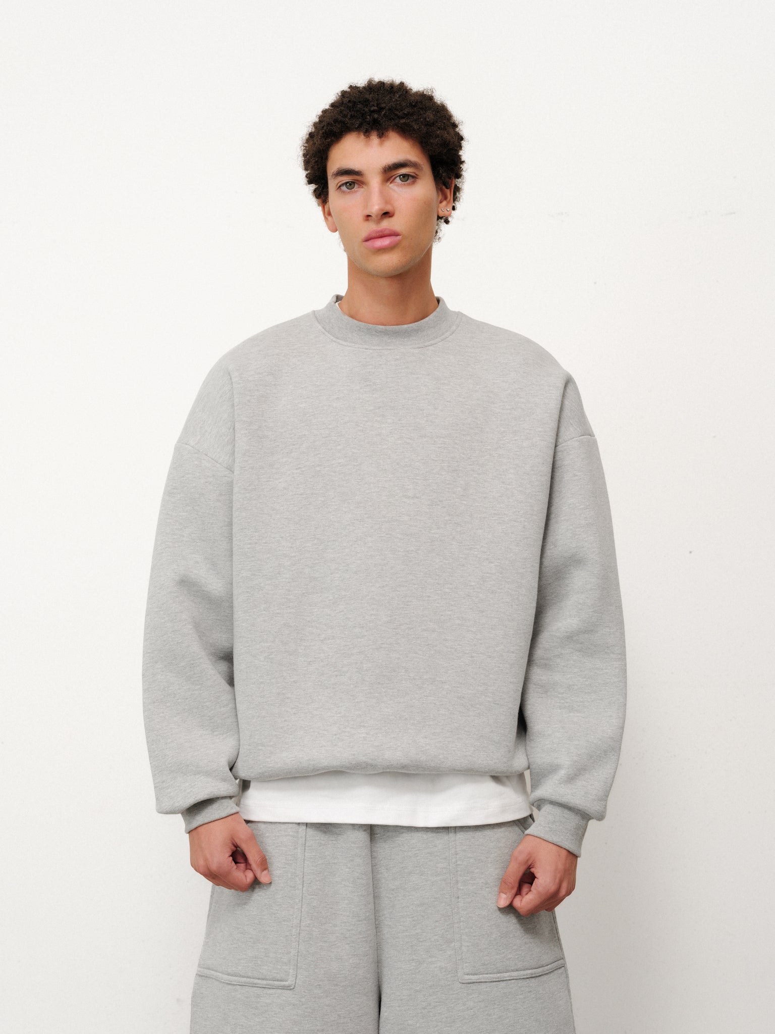 Grey cozy sweater from Sweats EU, featuring a soft knit texture and a relaxed fit, ideal for casual wear.