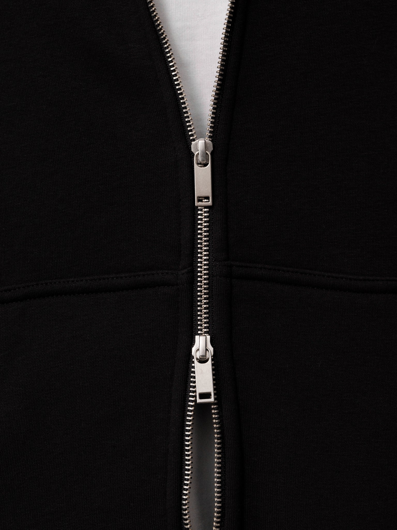 COZY ZIP UP - BLACK