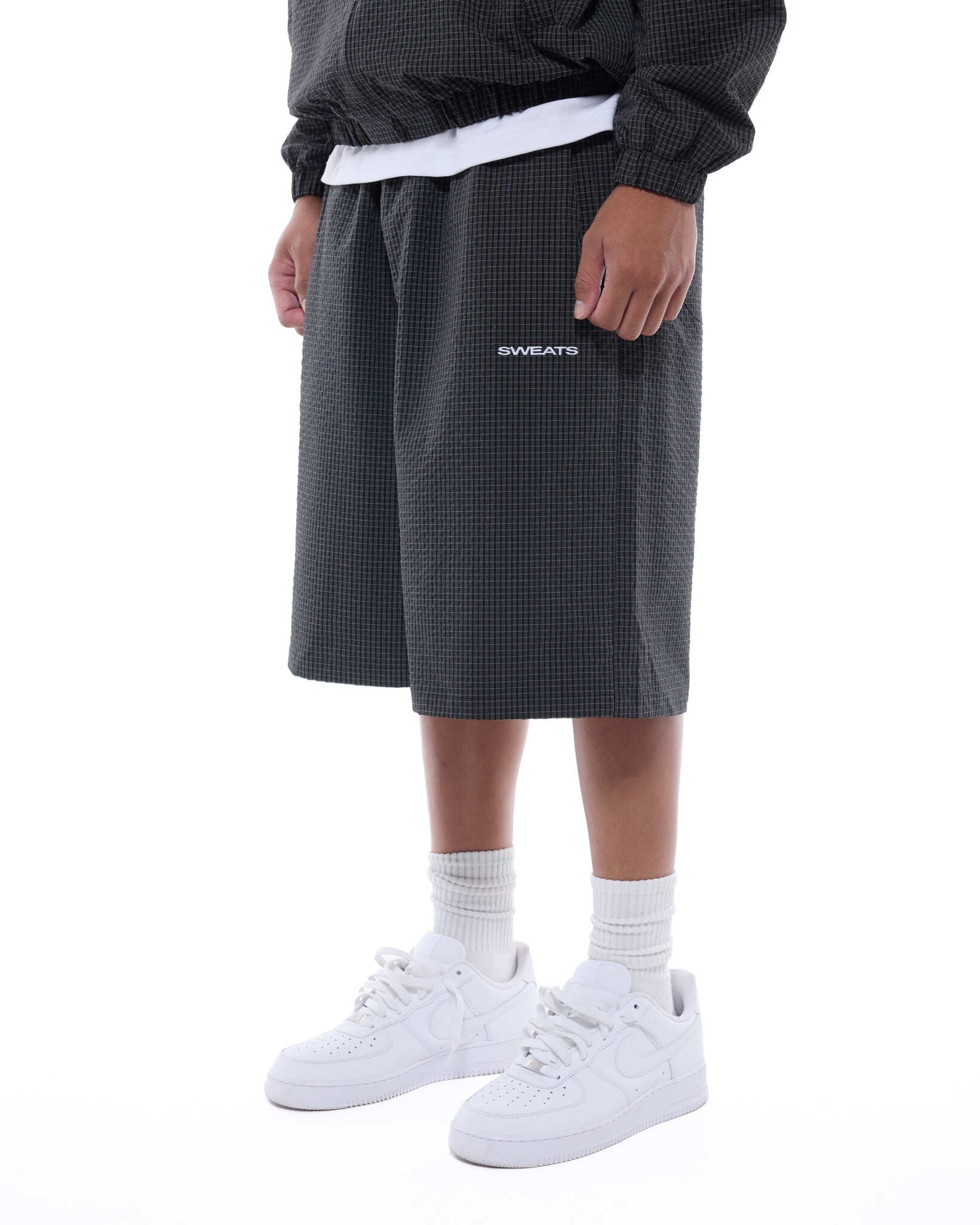 CHECKERED TRACK SHORT - BLACK/WHITE - SWEATS EU