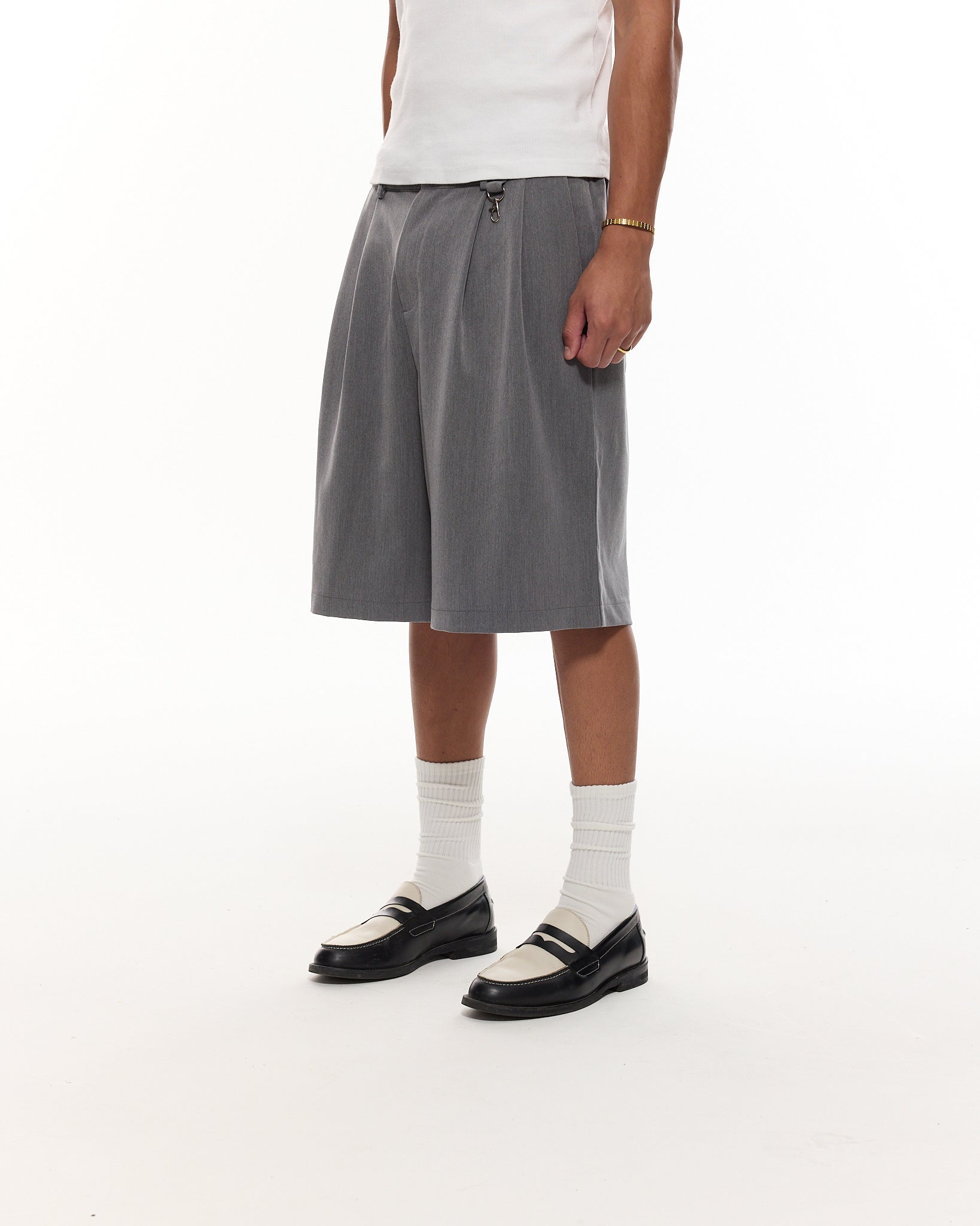 PLEATED SHORT - GREY