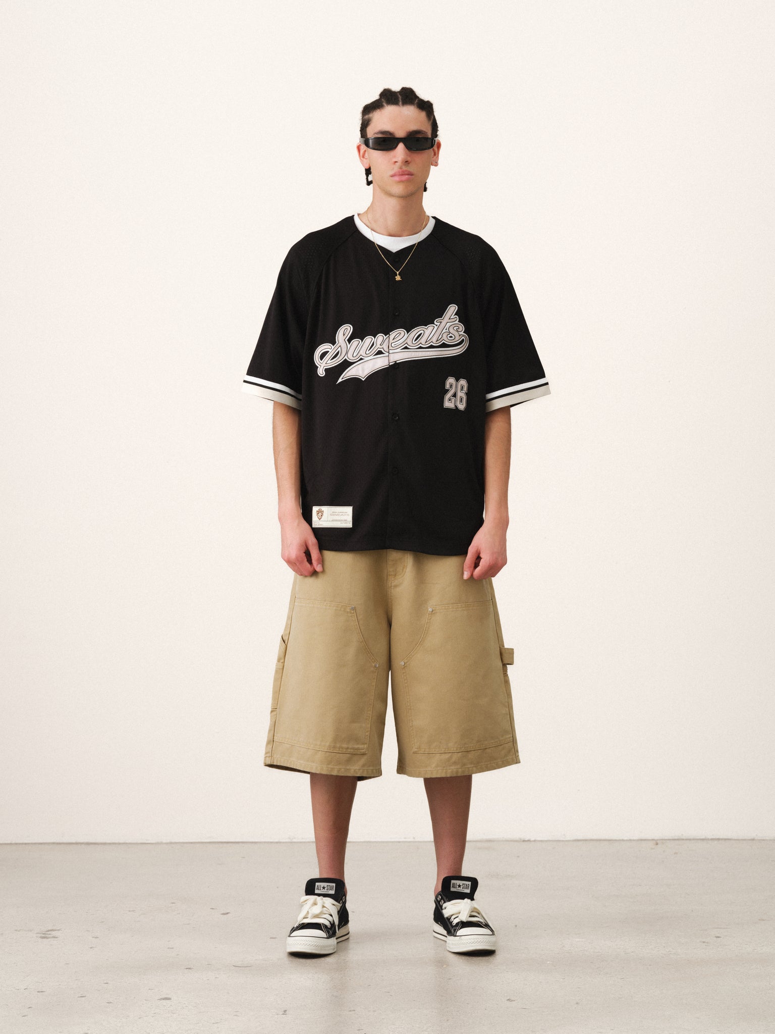 SWEATS EU double knee shorts in sand color, casual summer shorts with reinforced knee patches and a relaxed fit.