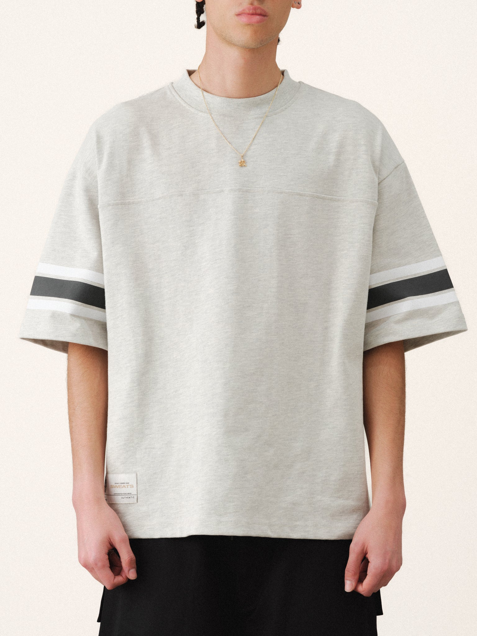 Light blue short-sleeve jersey t-shirt from SWEATS EU, featuring a casual fit and soft fabric for summer wear.