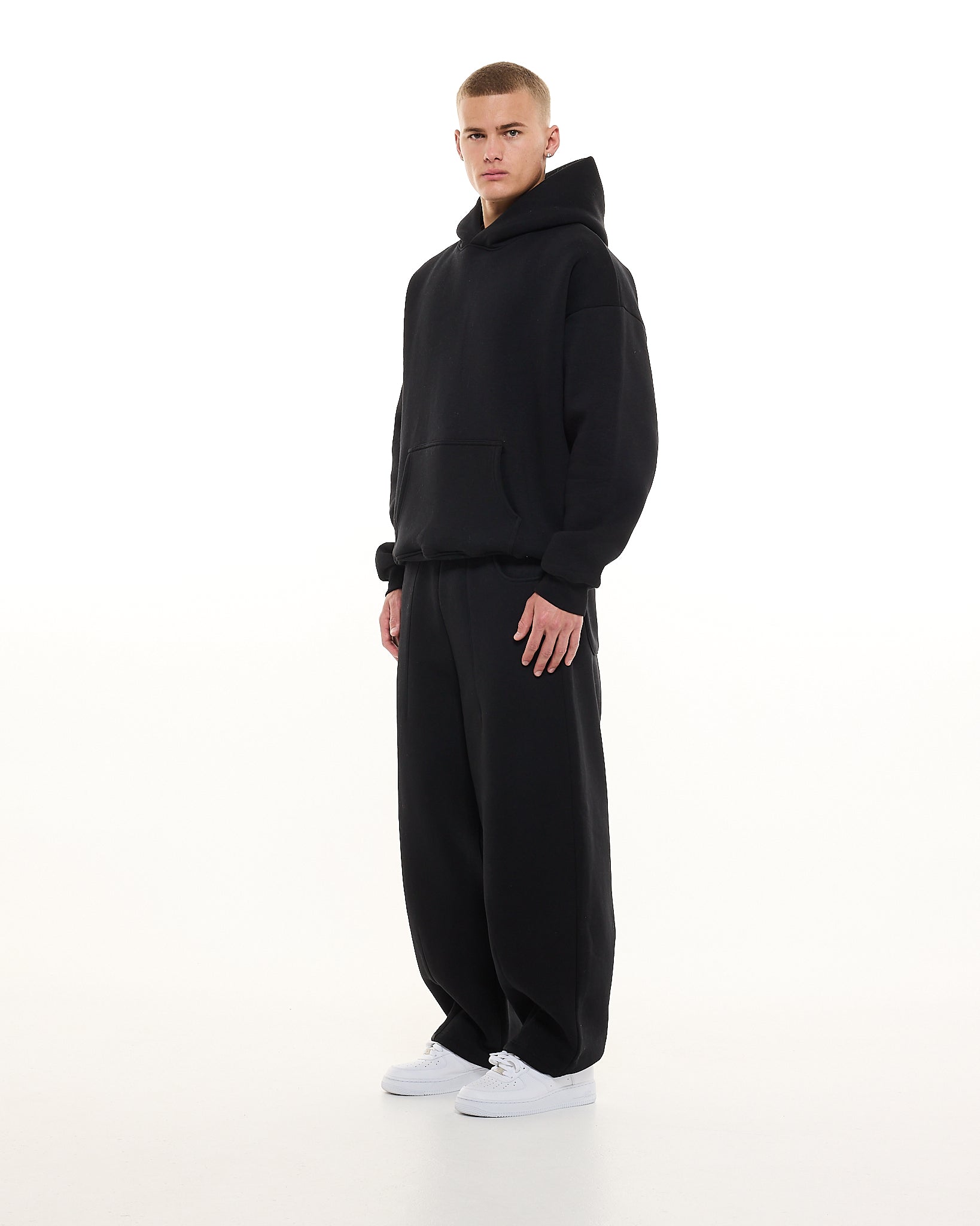COZY HOODIE - BLACK - SWEATS EU