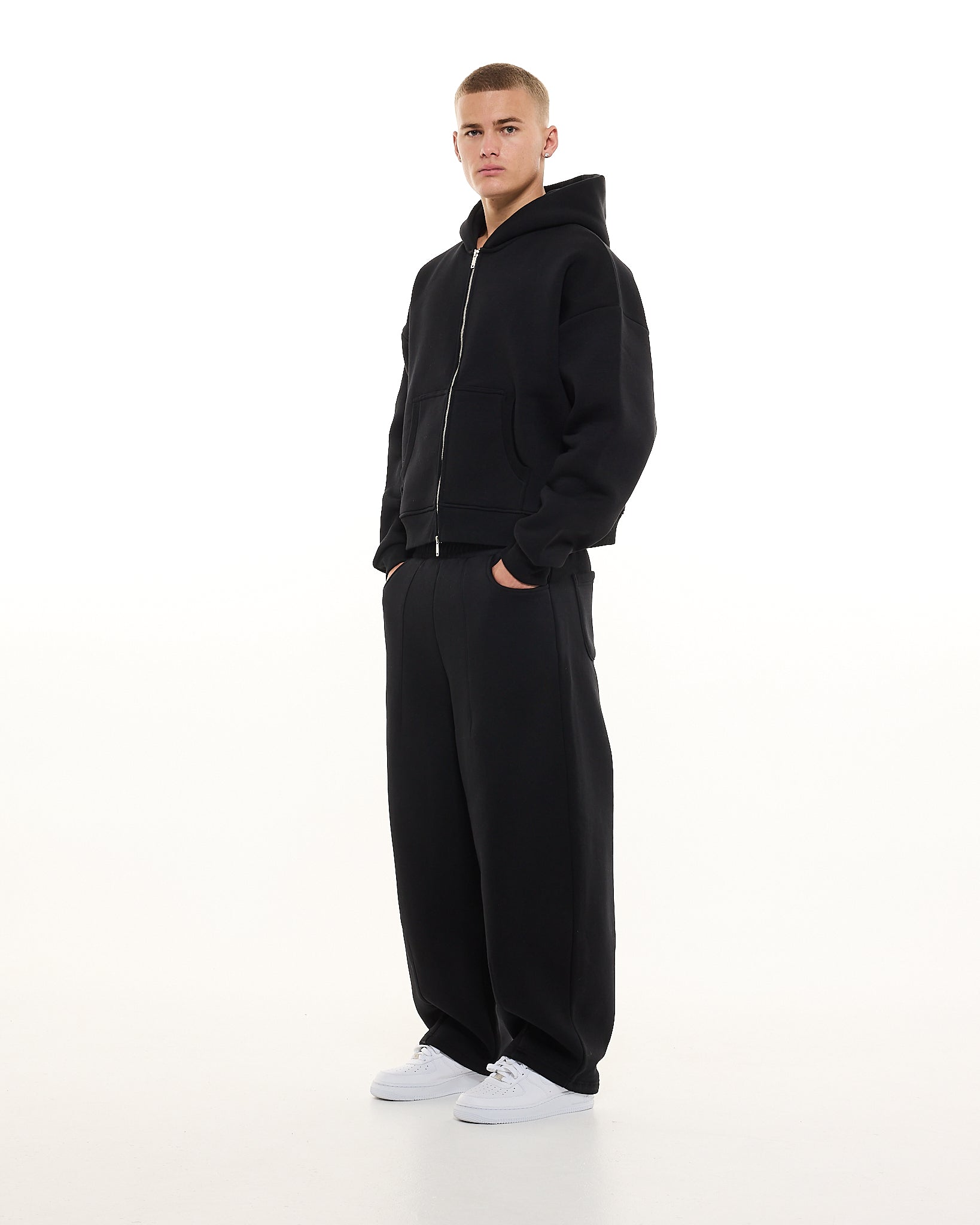 COZY ZIP UP - BLACK