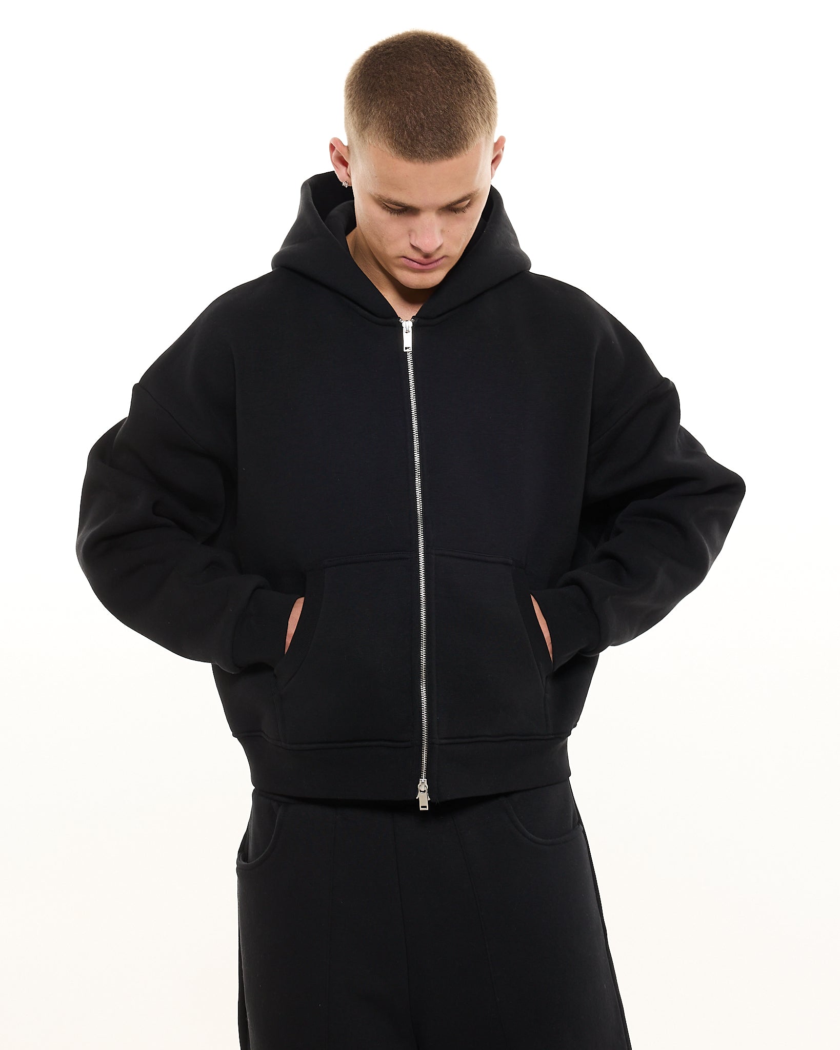 COZY ZIP UP - BLACK