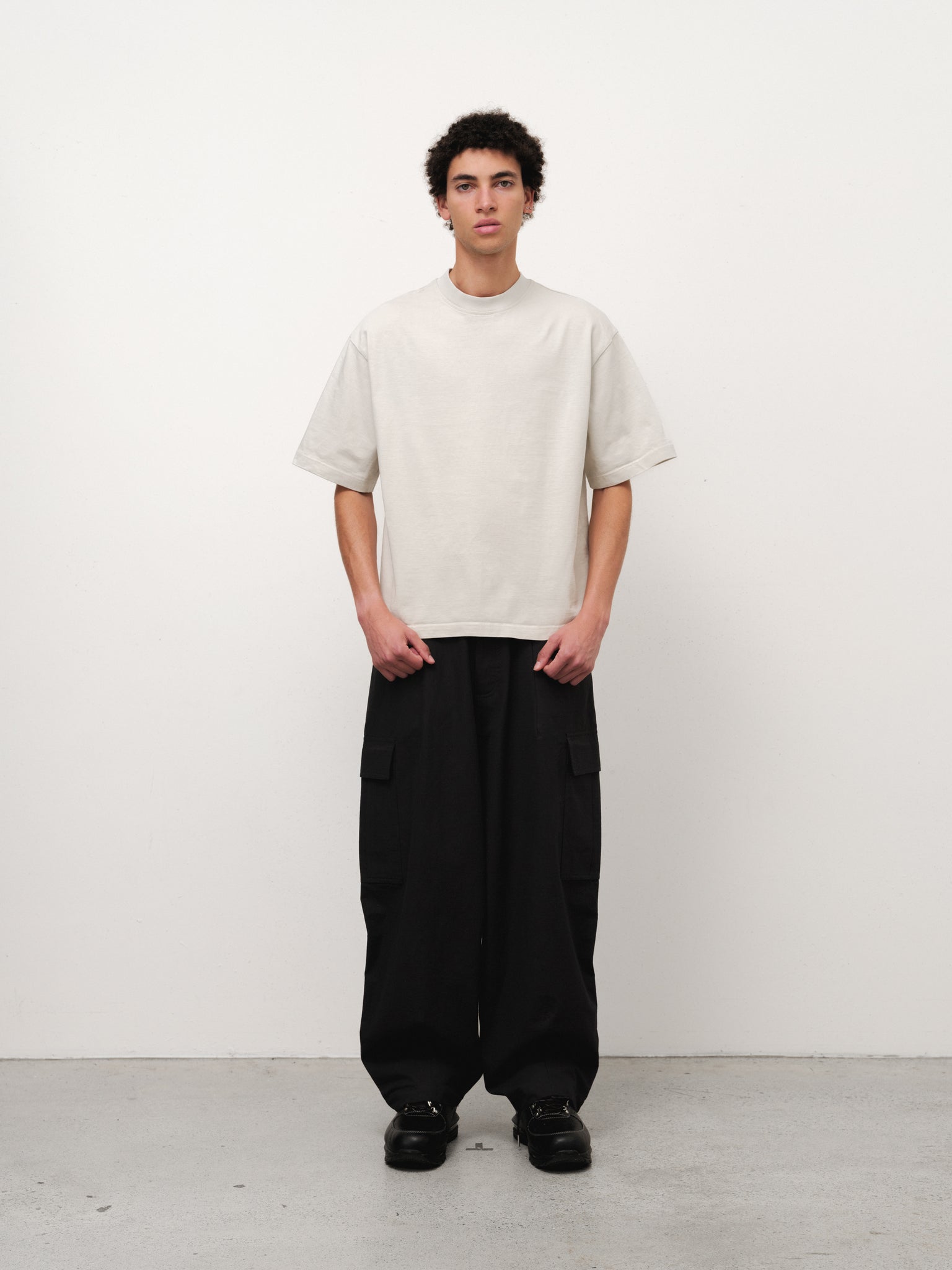 Front view of a white SIGNATURE BLANK T-shirt by SWEATS EU, featuring a classic crew neckline and clean design.