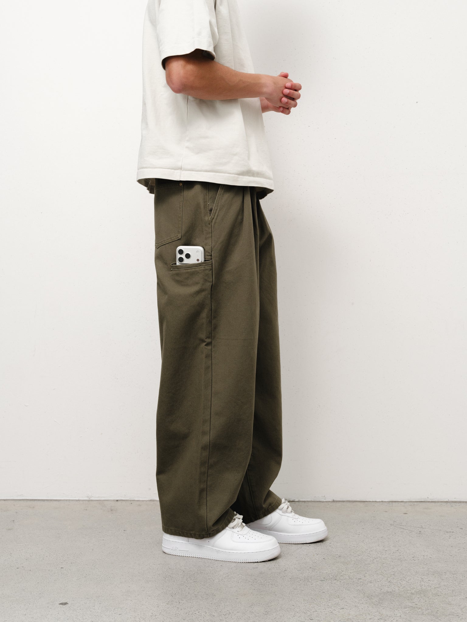 Olive workwear pants by SWEATS EU shown full-length on model, featuring durable fabric and functional design for industrial use.