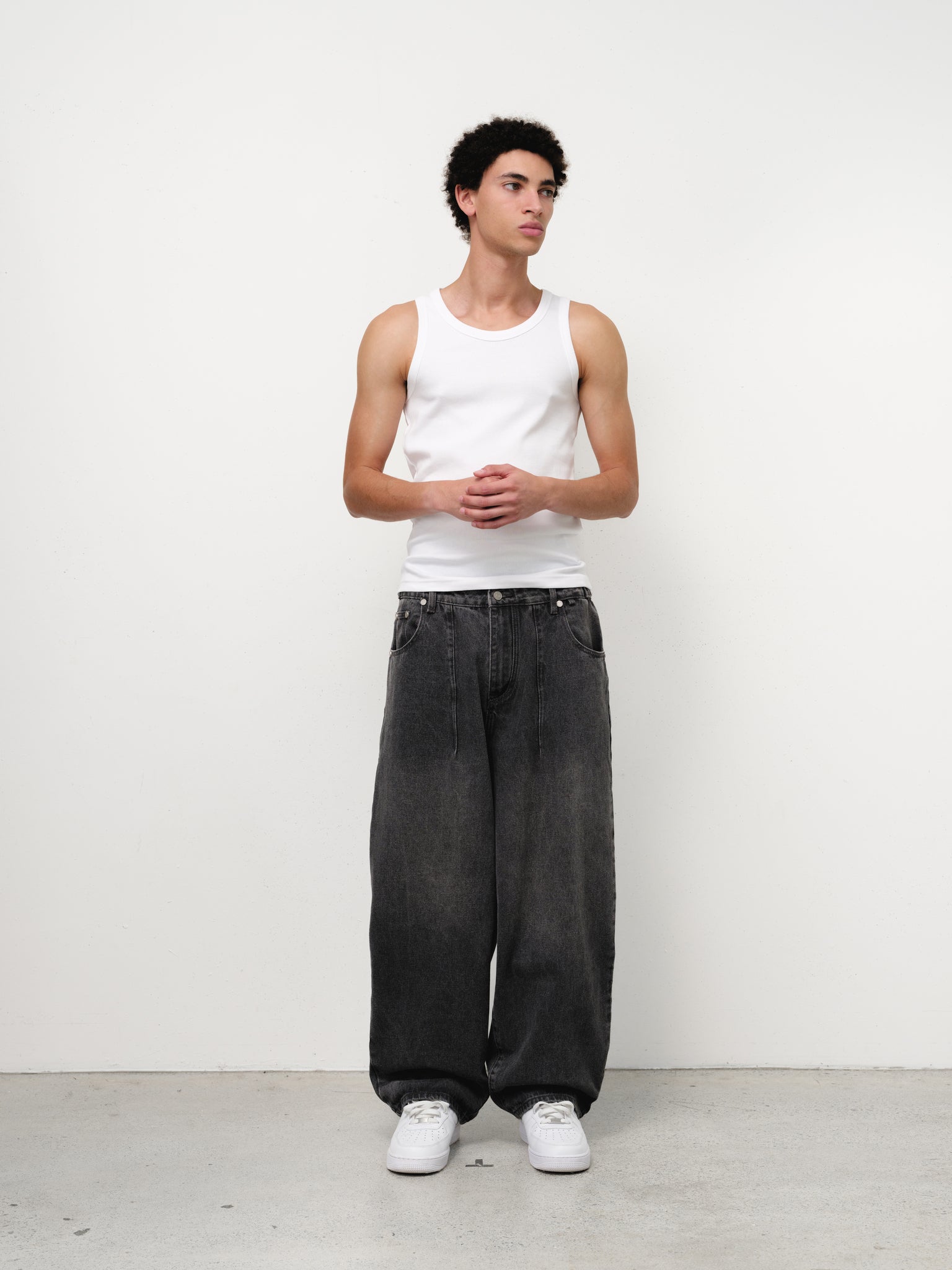 White tank singlet from Sweats EU displayed on a mannequin, showcasing a sleeveless casual top for everyday wear.